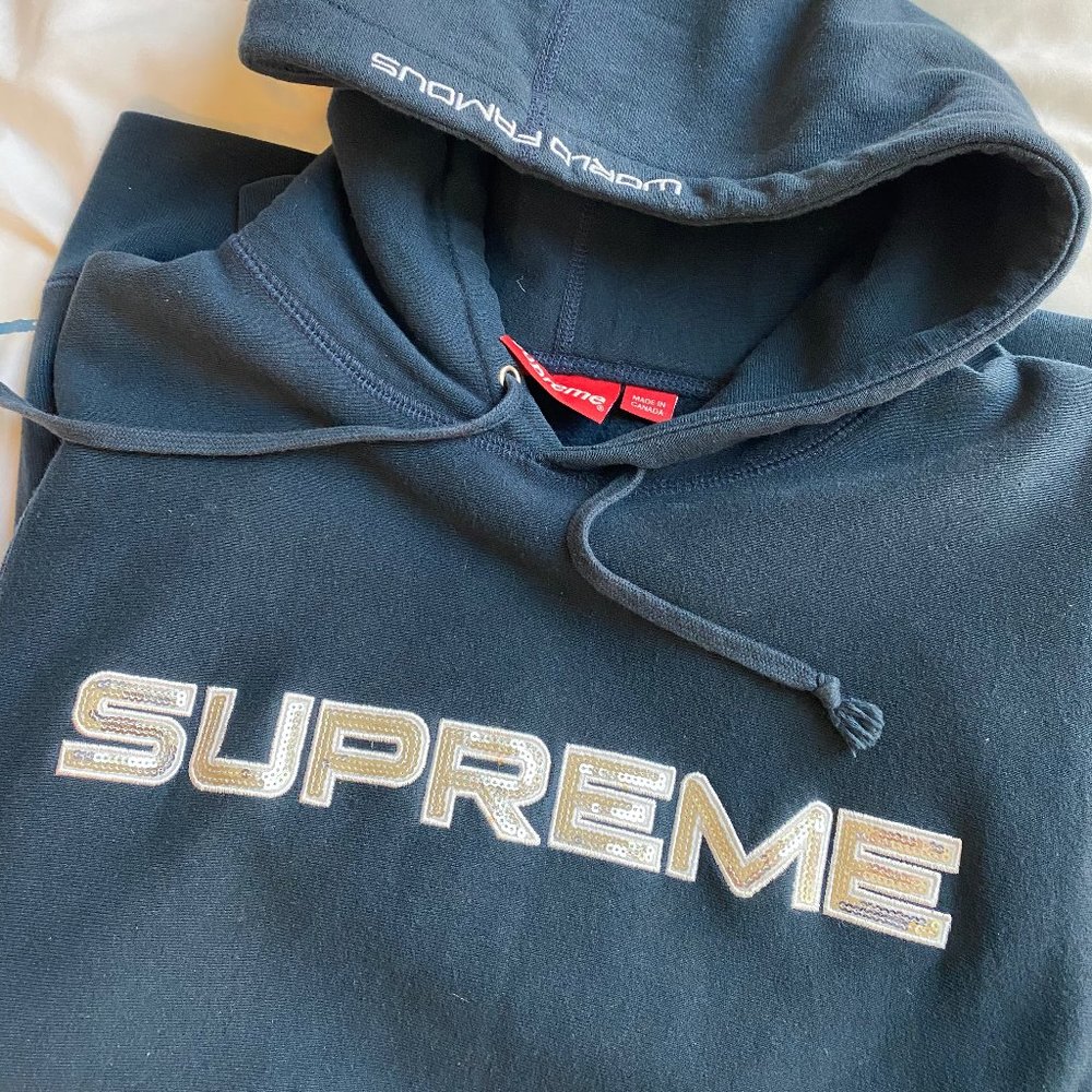 Authentic Supreme Hoodie In very good condition